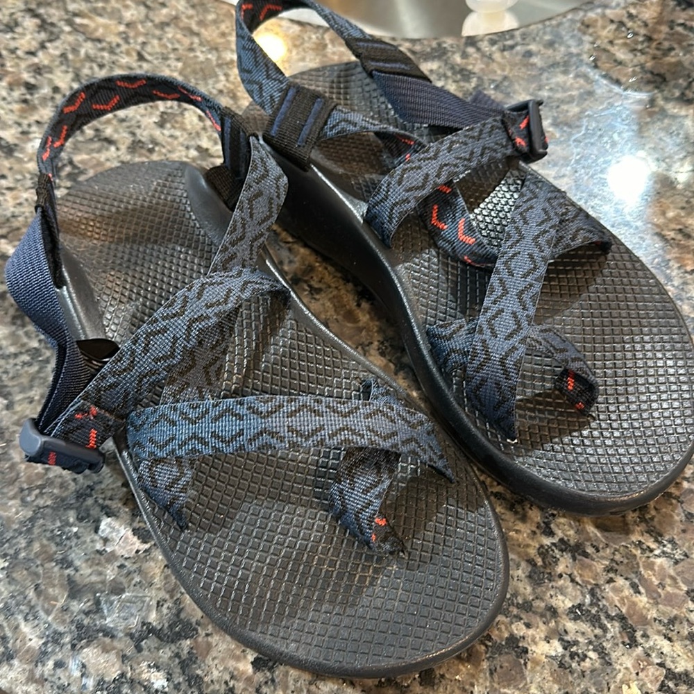 Like new Mens Chacos